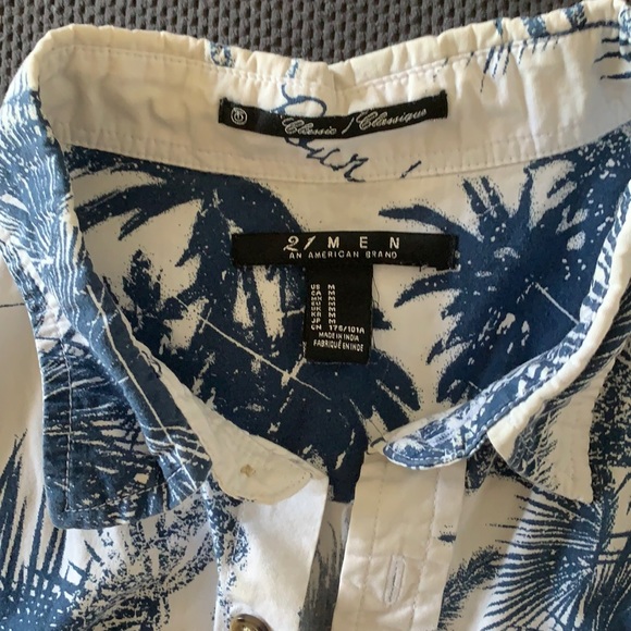 Men’s Hawaiian Shirt - Picture 2 of 2